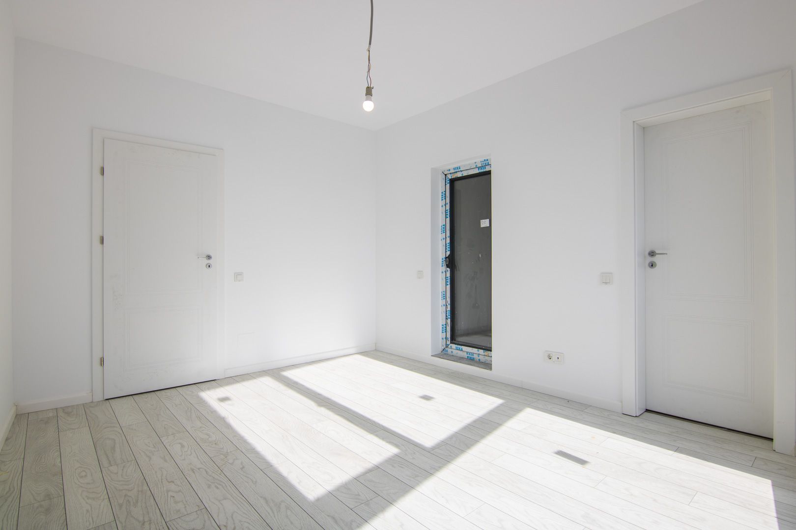 3 CAMERE, et. 1, 2 bai,  PLAZA ROMANIA, gata de mutare, bloc NOU CU LIFT, LIBER - Poză 9