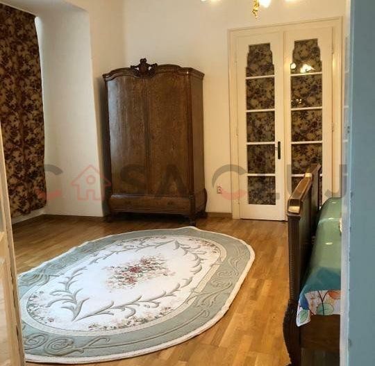 Apartament în vilă, zonă centrală, parcare - Poză 11