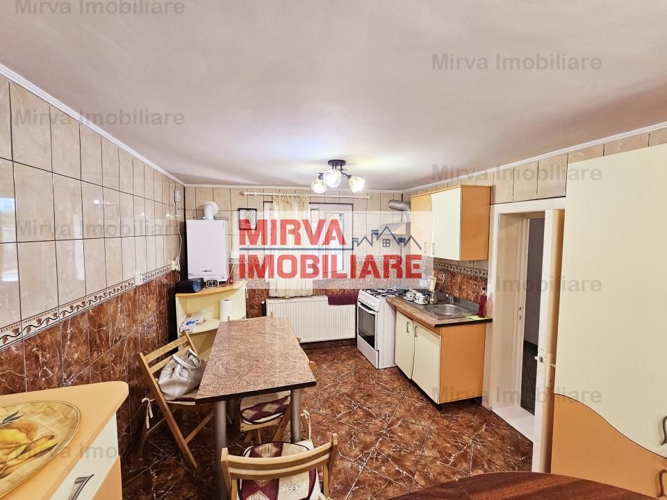 Vanzare vila 6 camere + spatiu comercial, mobilata si utilata, in Blejoi - Poză 17