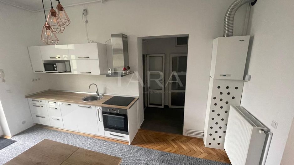 Apartament 2 camere, decomandat, Ultracentral, UMF. - Poză 2
