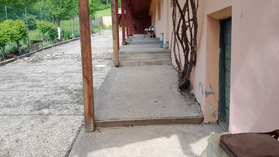 De vînzare casă cu 5 camere, sat Apoș, com. Bârghiș, jud. Sibiu - Poză 4