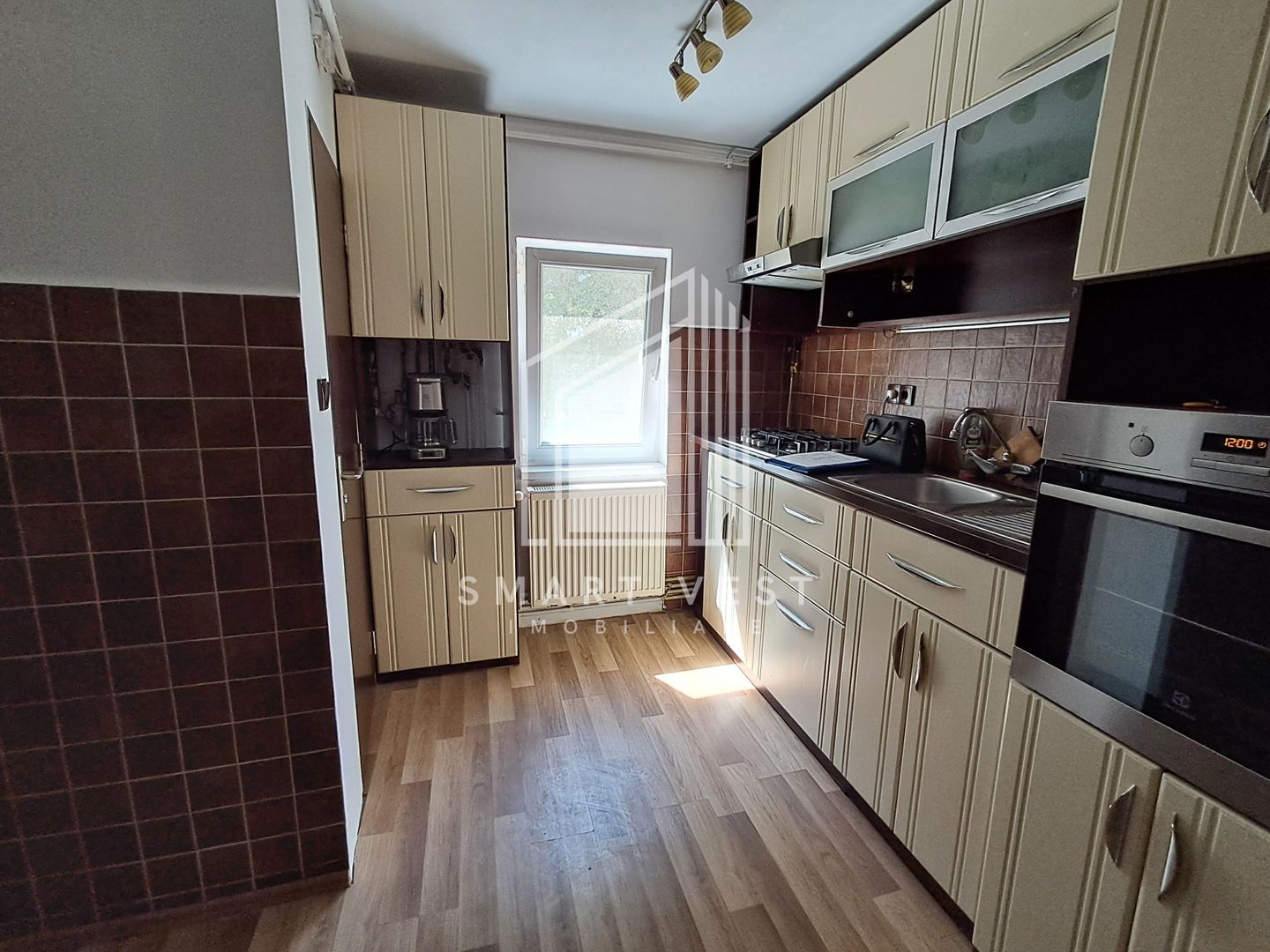 Apartament 4 camere |  Etajul 1 | Zona Micro 16 - Poză 12
