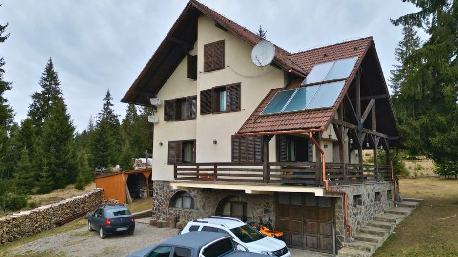 Vilă cu 10 camere P+2E+M 400 M² utili 2800 M² Teren Comandau - Poză 20