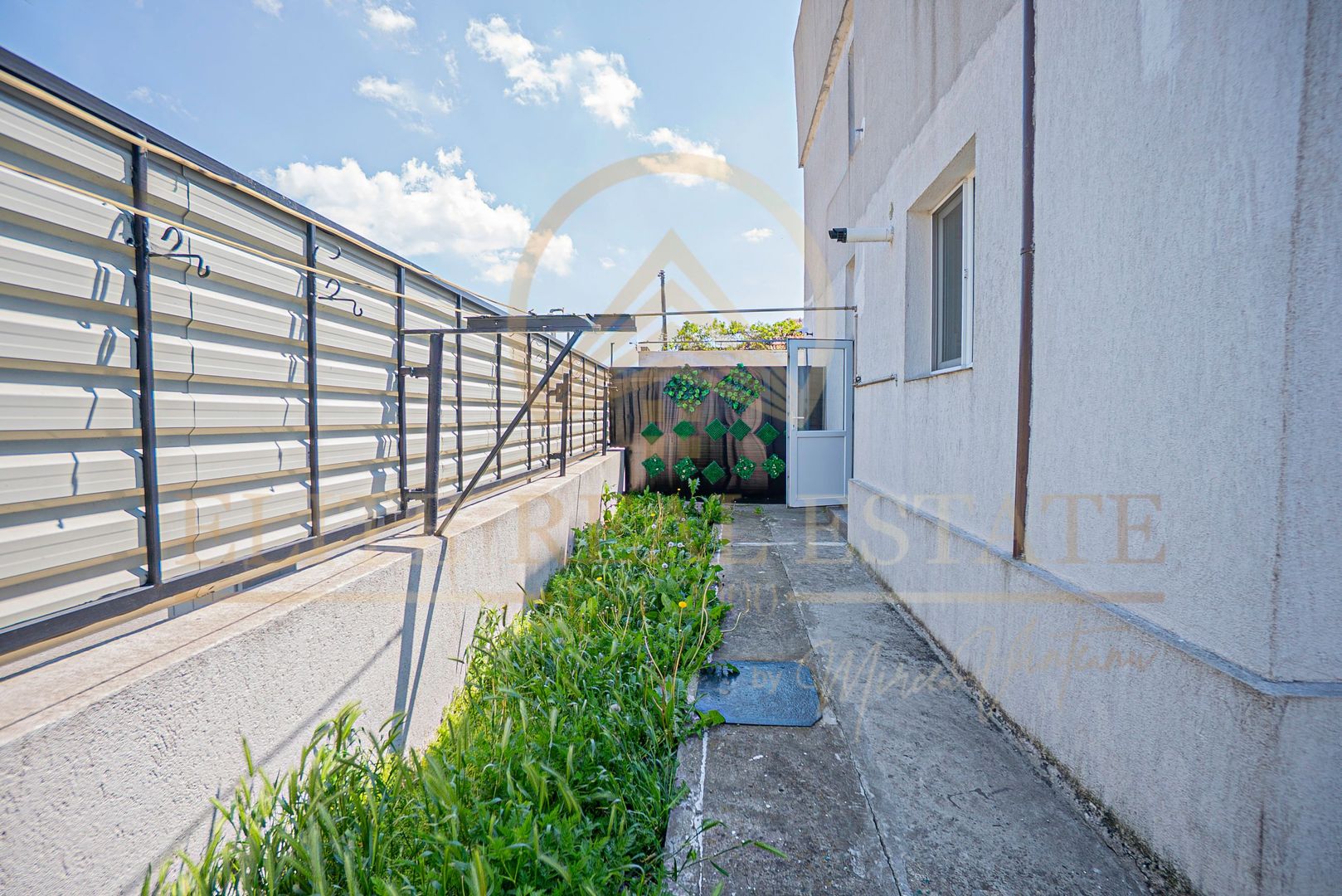 Apartament in vila , Curte  , Garaj - Pod butelii - Poză 13