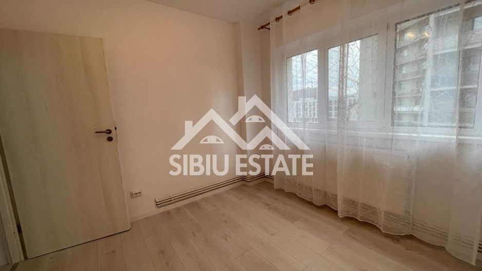 Apartament decomandat cu 2 camere, balcon, etaj 3, recent renovat, -Sibiu - Poză 15