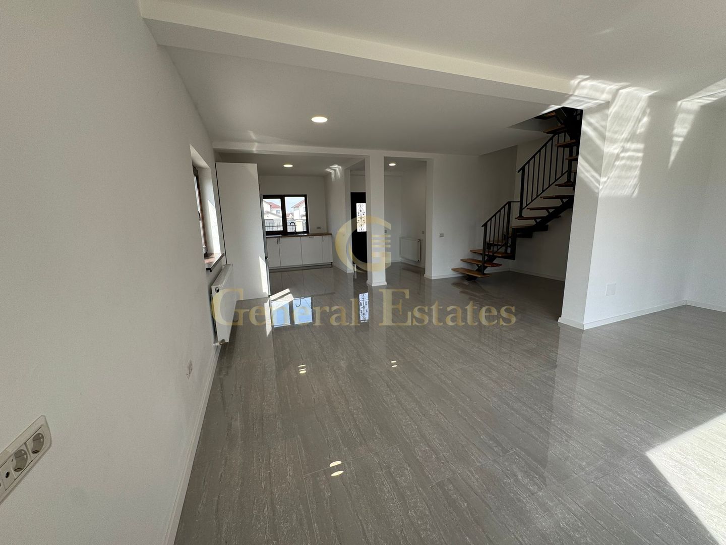 Chirie Casă tip duplex  4 camere - Poză 5