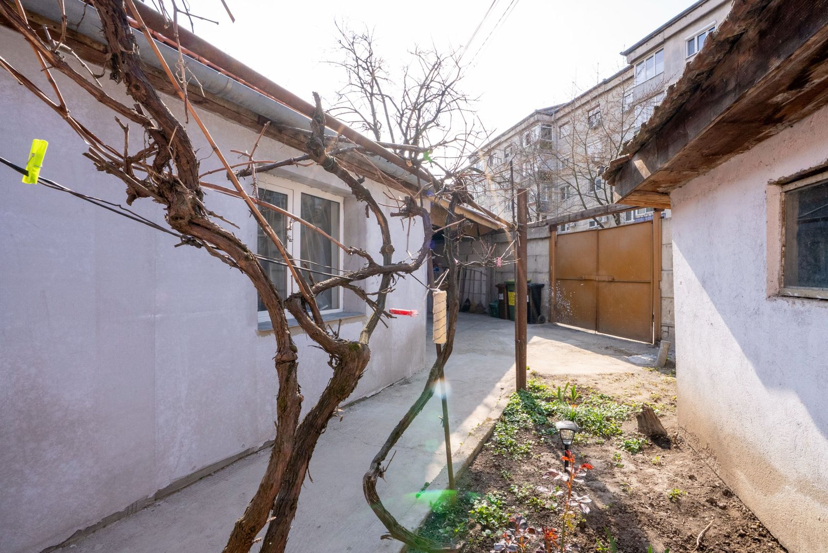 Casa cu 300 mp de teren , acces auto si dublu front in Nufarul - Poză 12