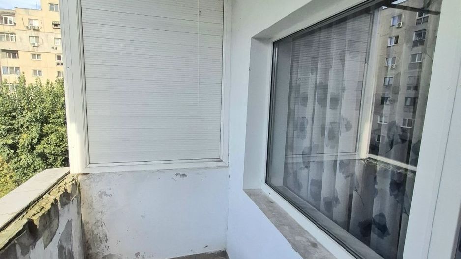 Ap decomandat 4 camere , 2 bai si 2 balcoane-zona Colentina bloc 1986 - Poză 23