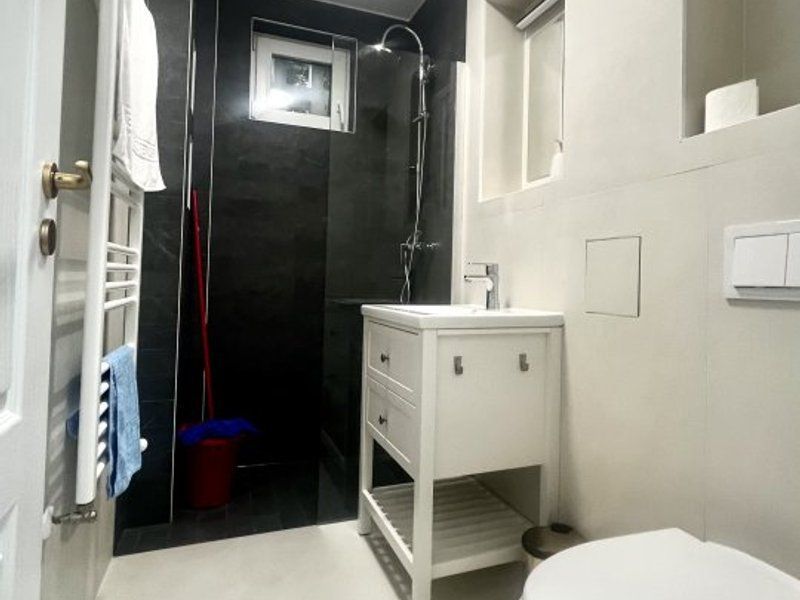 Un apartament primitor si modern, situat in zona Ultracentrală - Piața Victoriei - Poză 15