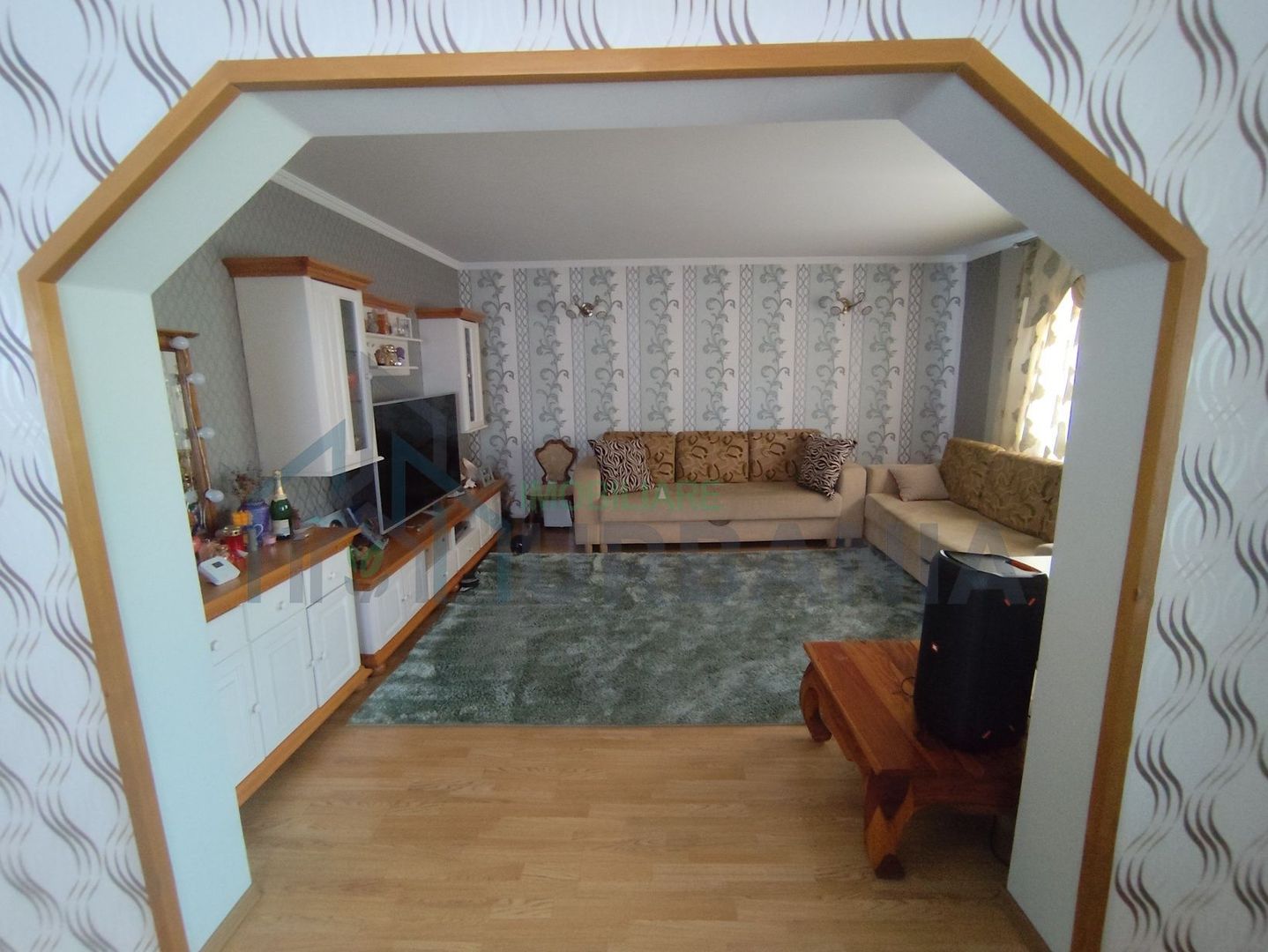 Vilă în Valea Adâncă, 5 camere, la 800 m de Aleea Tudor Neculai – Dormitor la parter - Poză 7