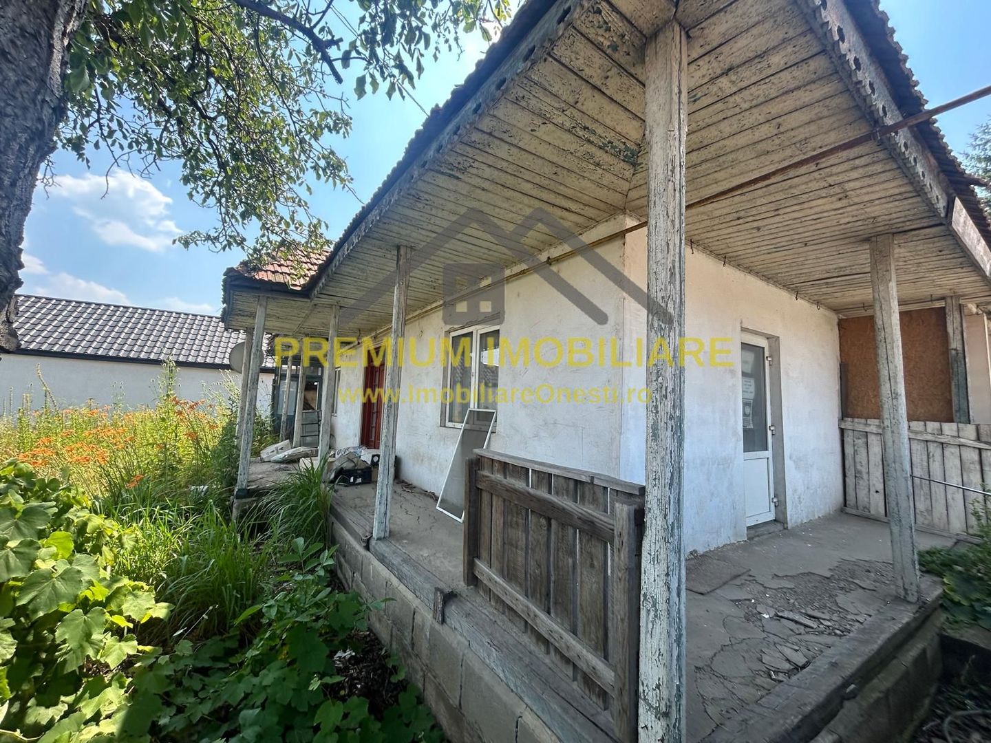 Casă de vânzare în centrul Oituzului, DN11 - Poză 11