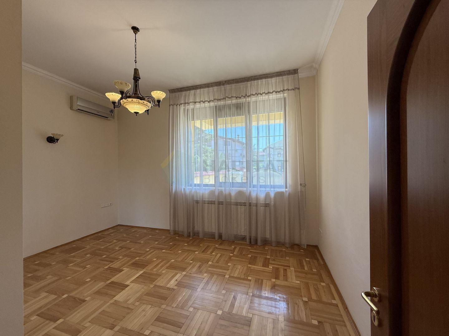 Vila 9 camere cu piscina si teren de 1.000 mp - Poză 15