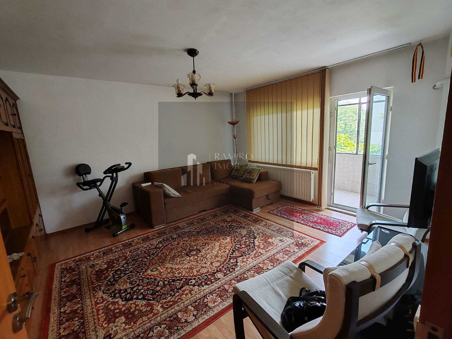 Apartament 2 camere, str Vicina, decomandat, 61 mp - Poză 3