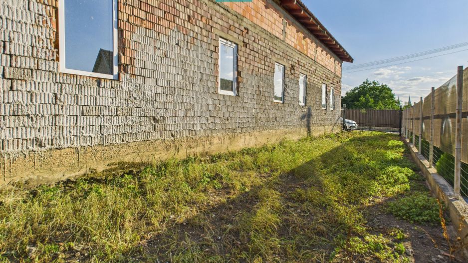 Imobil spațios la roșu pentru investiție - Vinga - Poză 14