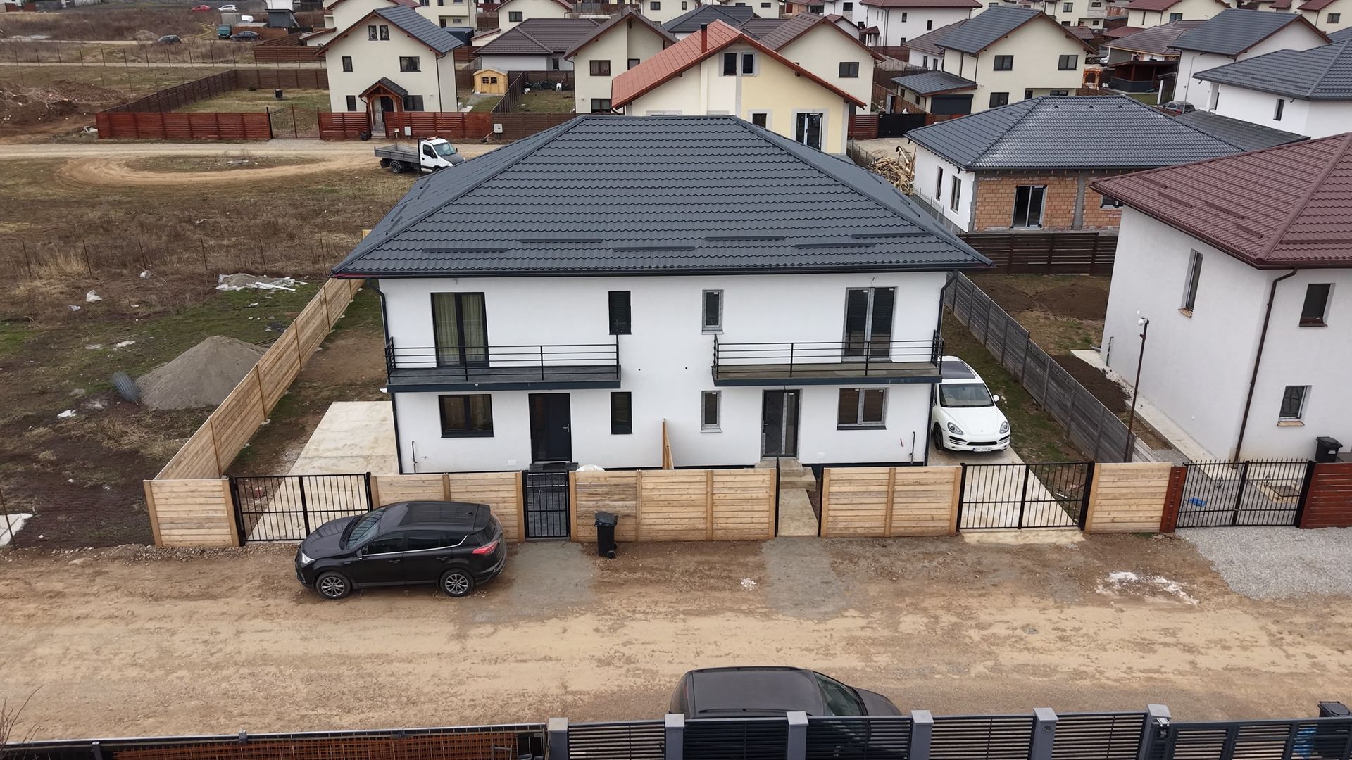 Duplex modern de vânzare în cartierul Izvor - Poză 1