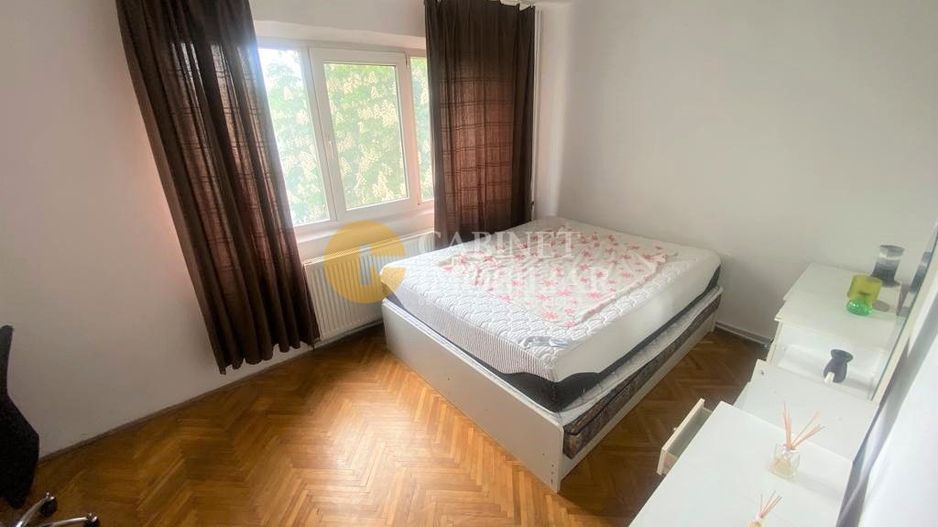 Etaj 3 apartament cu 3 camere zona Pod Ros - Poză 5