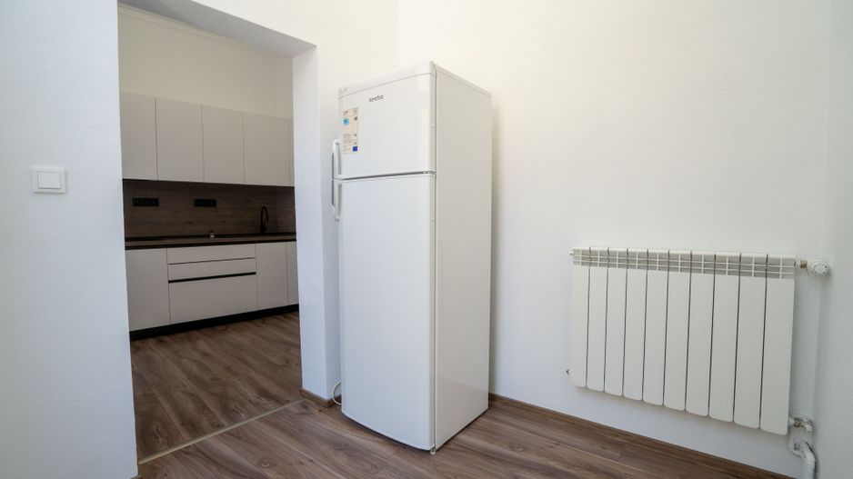 Apartament cu 2 camere, casă la curte comună – Central, Oradea - Poză 3