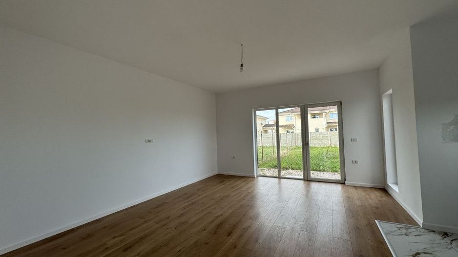 Duplex cu 4 camere si teren generos de 352 mp – Mosnita Noua - Poză 3