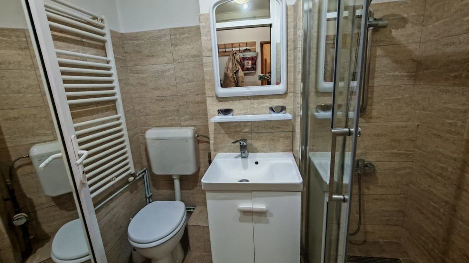 Garsoniera zona Tractorul ,bloc de apartamente - Poză 4