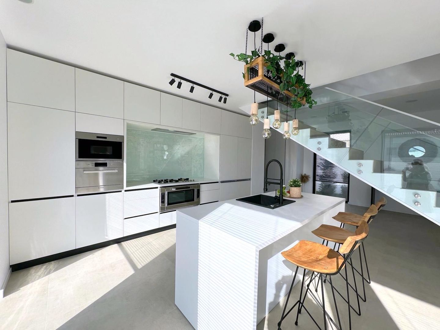 Locuinta deosebita | 572mp teren | garaj | dotari premium - Poză 1