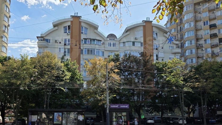 Vânzare, apartamnet 4 camere + living, str. Alba Iulia, Buiucani - Poză 1