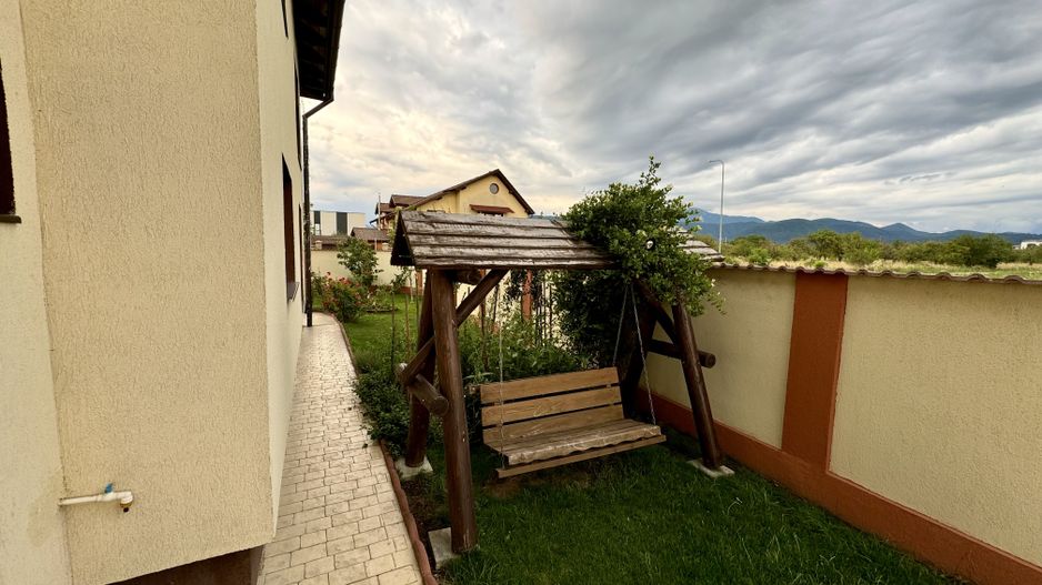 Casă Spațioasă de Vânzare în Ghimbav | Două Apartamente | Teren 579 mp - Poză 25