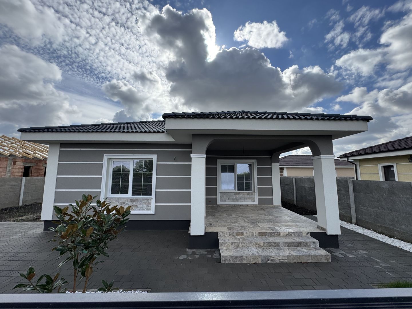 Casa Individuala Parter Sanmihaiu Roman,4 Camere,2 Bai,Proiect Modern - Poză 1