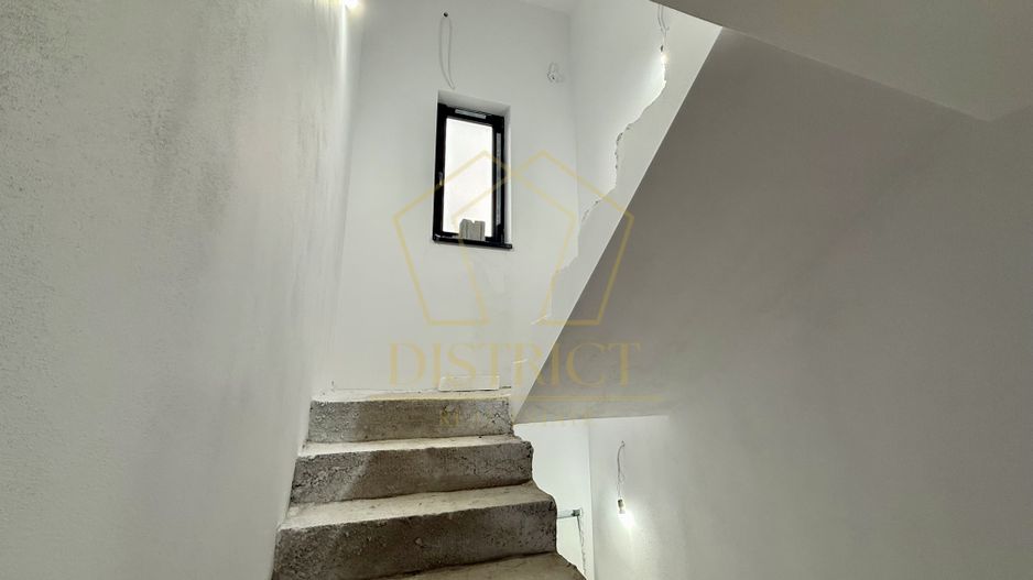 Duplex despartit prin camera tehnica cu 4 camere | Giroc - Poză 6