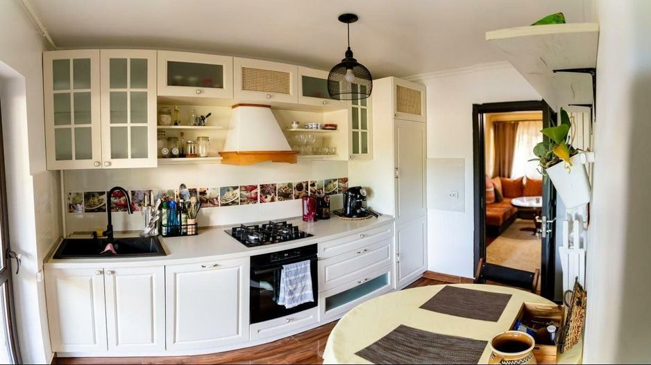 Casă complet mobilată P+1+M - Curte şi loc de parcare- - Poză 1