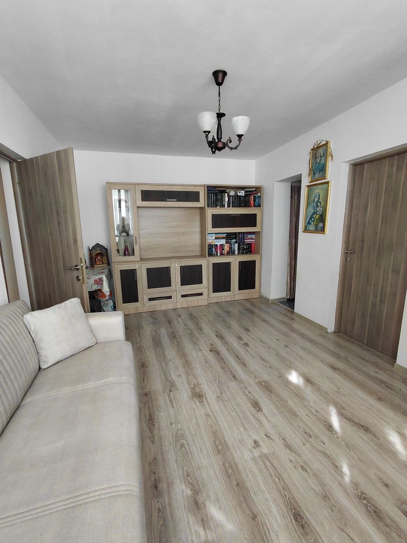 Apartament cu 2  camere Tiglina 1 zona Oraselul Copiilor,etaj.2 - Poză 3