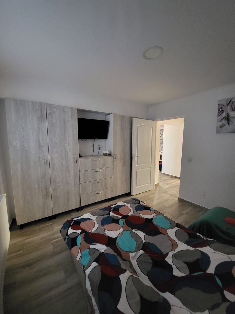 APARTAMENT MODERN CU 4 CAMERE IN AMPOI 2 - Poză 3