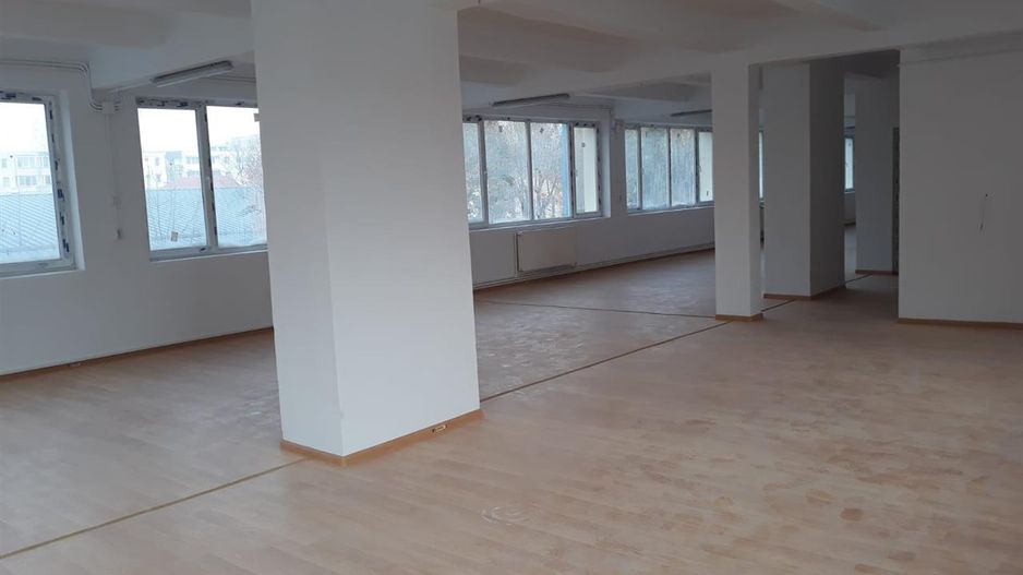 Incepe afacarea ta prospera in unul din aceste Spatii comerciale, Tractorul - Poză 8