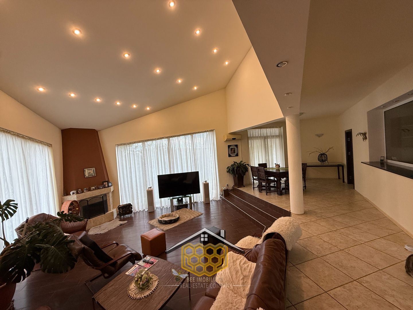 Casa P+1 cu garaj si 950 mp teren in Simnicul de jos - Comision 0% - Poză 2