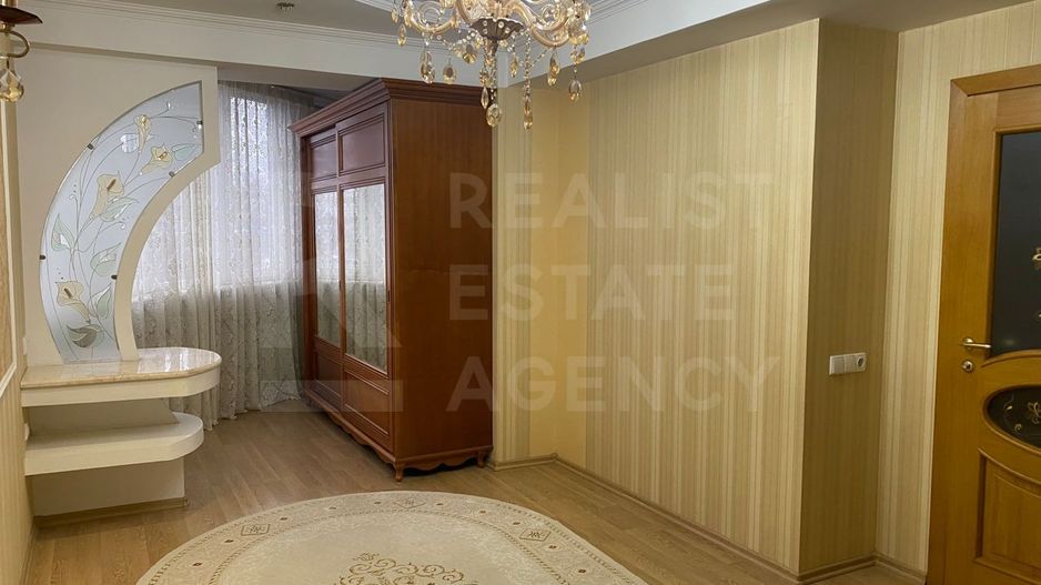 Chirie apartament, 3 camere, strada Lev Tolstoi, Centru - Poză 3