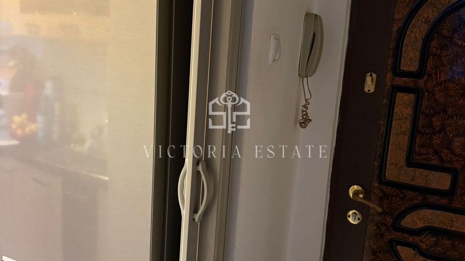 Vând apartament cu 2 camere în Vest - Poză 8