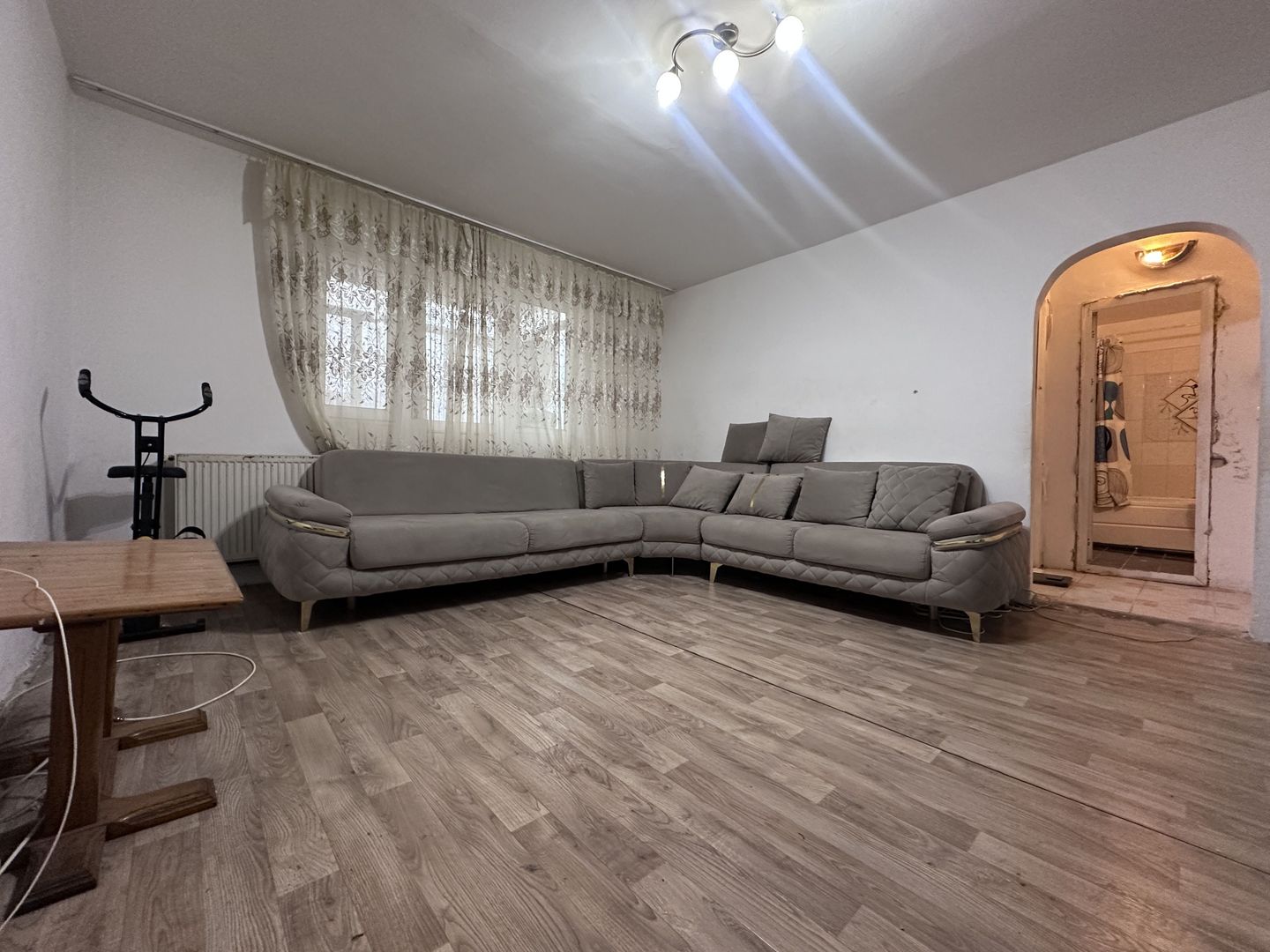 ETAJ 1! Vânzare apartament cu 2 camere în M11 - Târgoviște - Poză 2