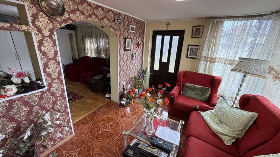 Casă corp C1 84mp + casă corp C2 51mp+garaj+ grădină și teren 889mp - Poză 3