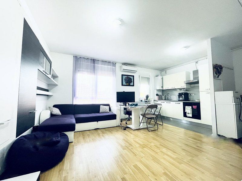 Apartament cu 3 camere, et 1, loc de parcare și spațiu de agrement, zona Lipovei - Poză 1