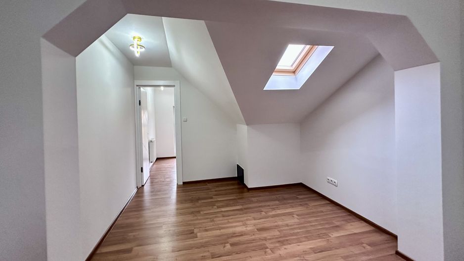 Apartament cu 3 camere de vânzare în Dumbravita - Poză 13