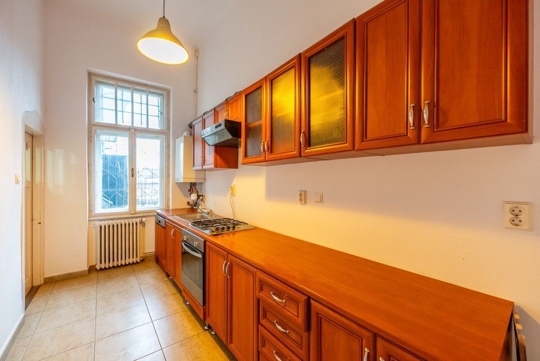 Apartament nemobilat, 3 camere, etaj 1, Bld.Revoluției - Poză 5