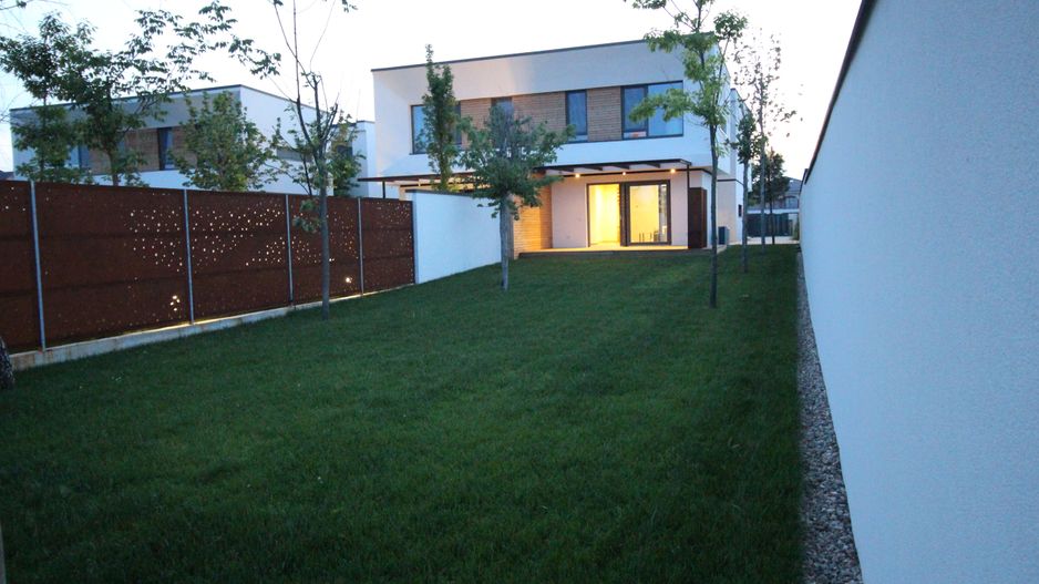 Un camin diferit , gandit pentru nevoile tale. - Poză 1