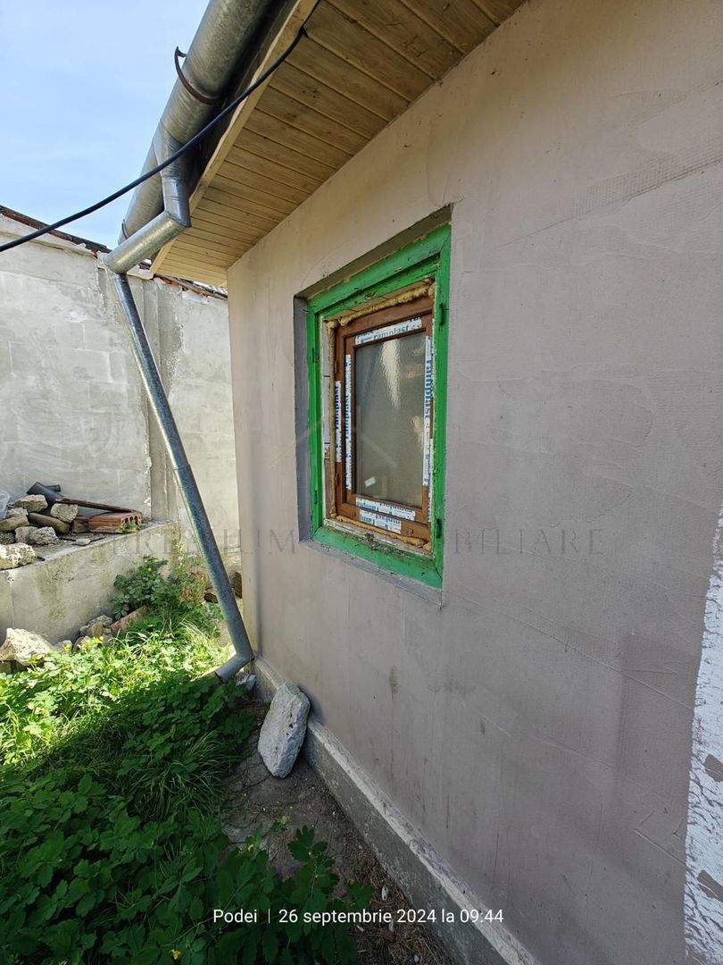 Casa si teren de vanzare Comanesti - Poză 5