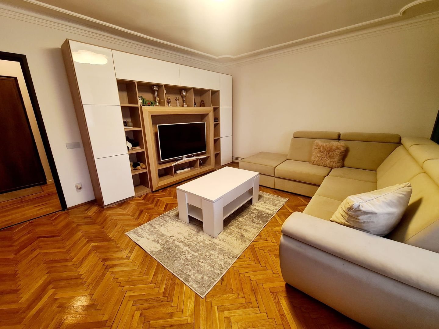 Apartament 4 camere de inchiriat - Zona Centrala - Poză 1