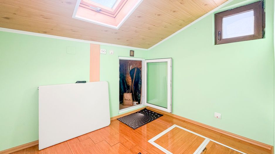 Casă de vânzare 2 camere  Mansarda + Pivnița - Belvedere - Poză 10