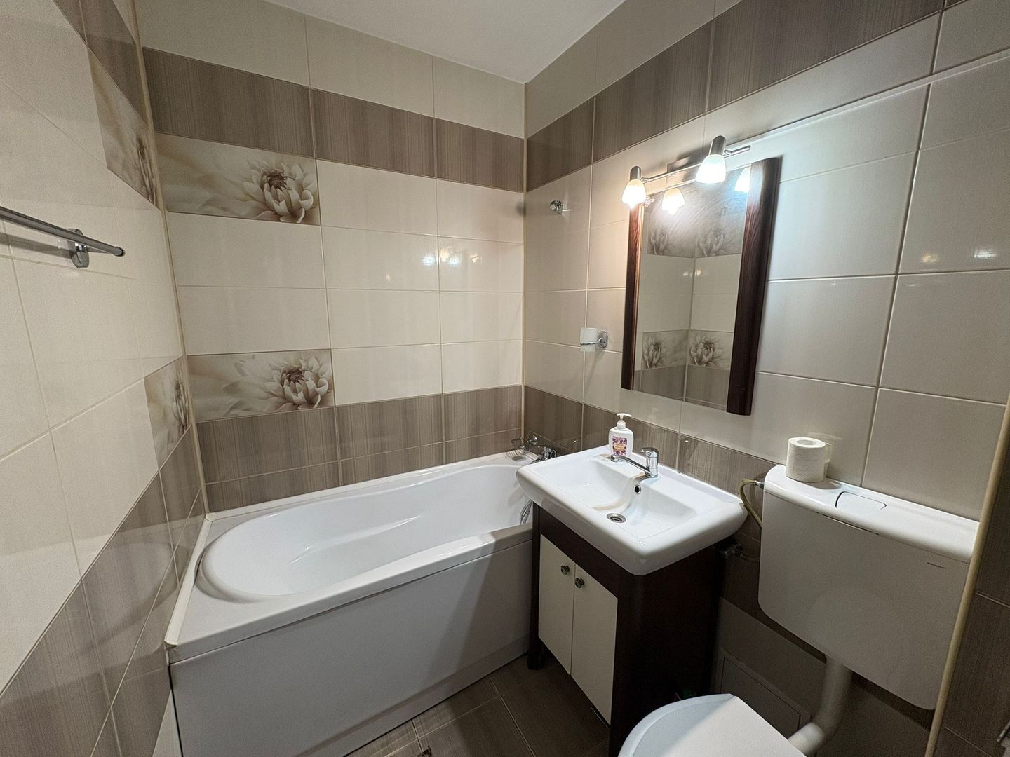 AP. 2 CAMERE PIATA SUDULUI, METROU 6 MINUTE, FOARTE CURAT/IGIENIZAT - Poză 5