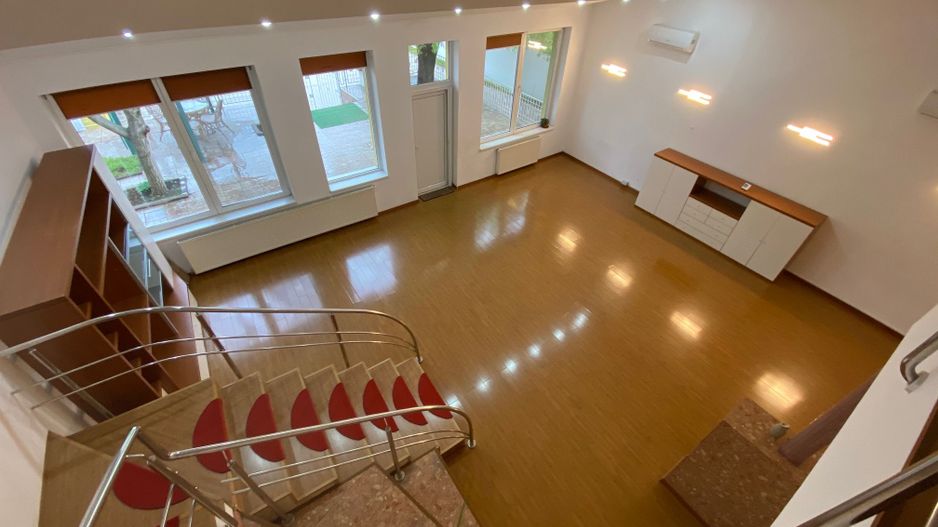 Vilă zona Liviu Rebreanu - Poză 1