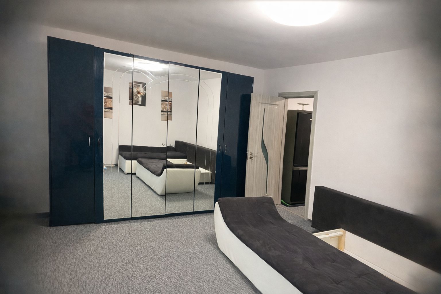 Apartament mobilat si utilat I Balcon mare I zona Sagului - Poză 2