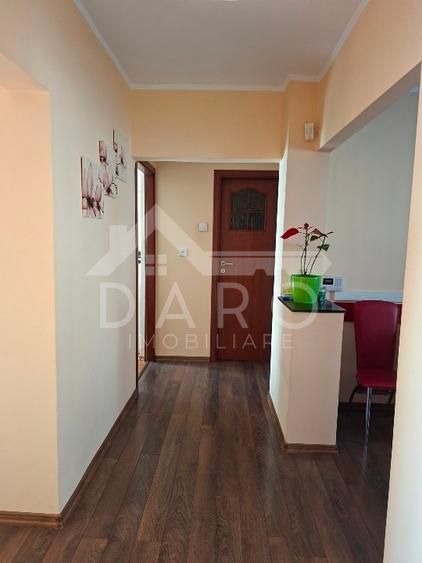Vând apartament cu 3 camere în Tudor,strada Livezeni - Poză 1