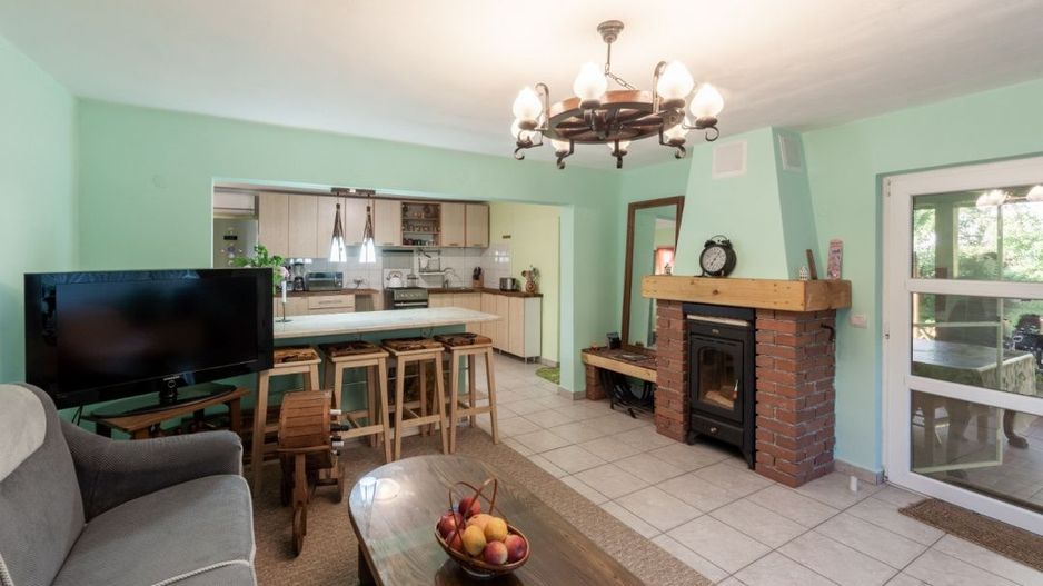 Casa vintage in Com. Uliești, Dambovița  cu  livadă generoasă și anexă - Poză 3