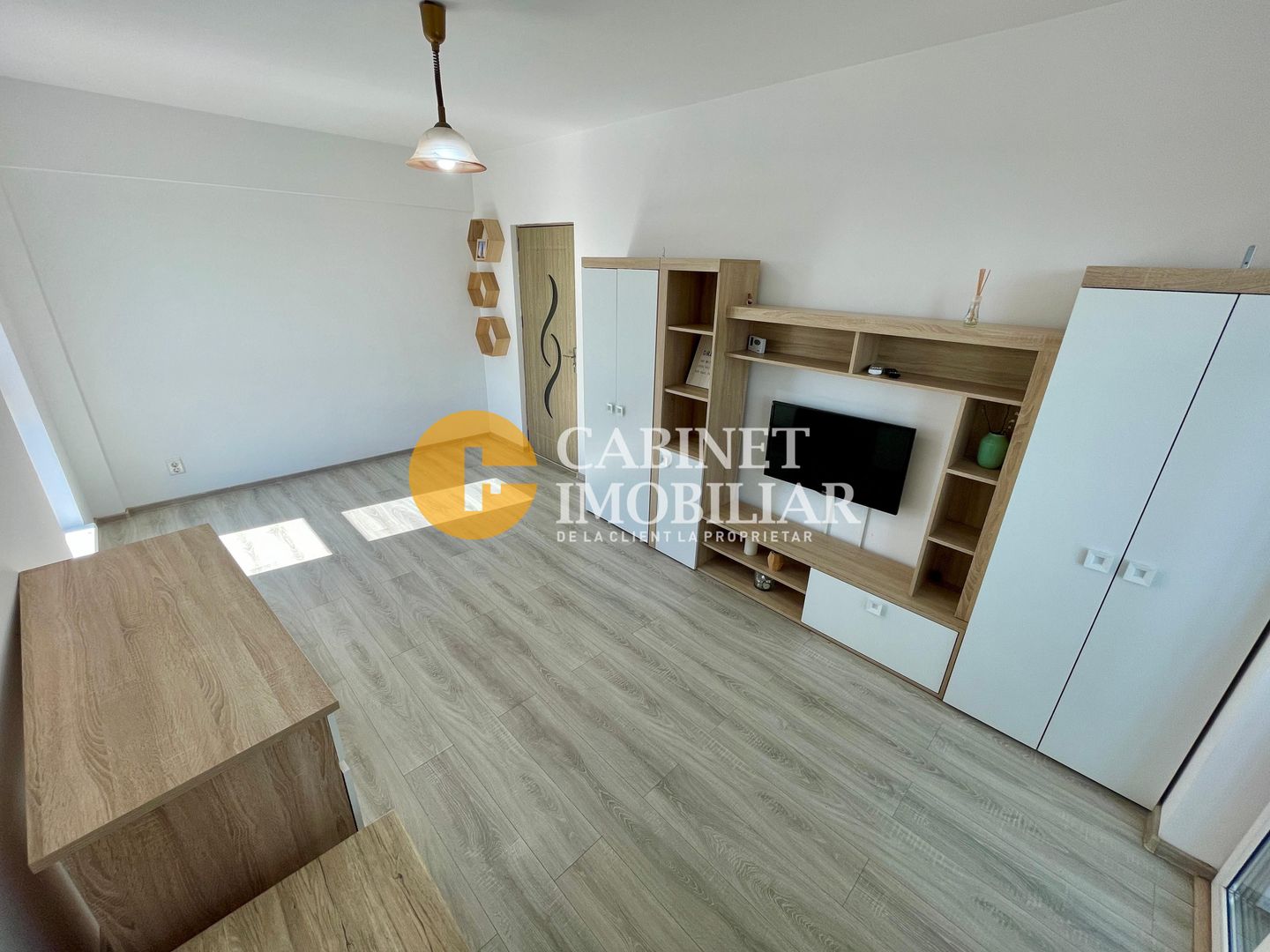 Galata - Bloc Nou - 2 Camere decomandat - Etaj 1 - Mobilat/Utilat - 54 MP - Poză 1